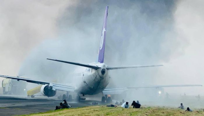 Simulasi Kecelakaan Pesawat di Bandara Juanda Uji Kesiapsiagaan Hadapi Darurat.