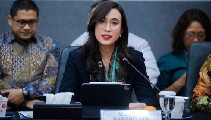 Kemenparekraf Catat Ratusan Juta Perjalanan Wisatawan di Tahun 2025