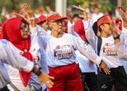 Ratusan Lansia Surabaya Ramaikan Balai Kota dengan Senam Sehat