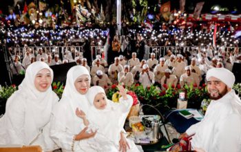 Rayakan HUT ke-80 RI, Ribuan Umat Padati Grahadi dalam Dzikir dan Sholawat Bersama