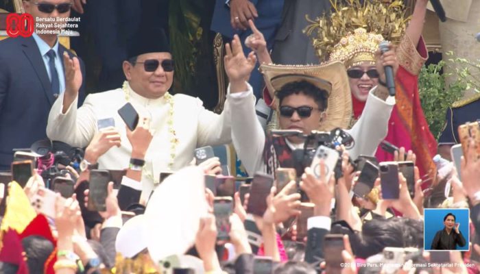 Momen Langka HUT ke-80 RI, Presiden Prabowo Bergoyang Bareng Undangan di Istana