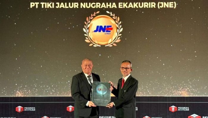 JNE Raih Penghargaan “Courier of The Year” di Indonesia Logistics Awards 2025