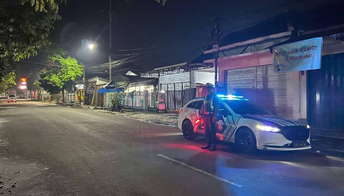 Patroli Blue Light, Upaya Polisi Lumajang Jaga Ketertiban Malam Hari