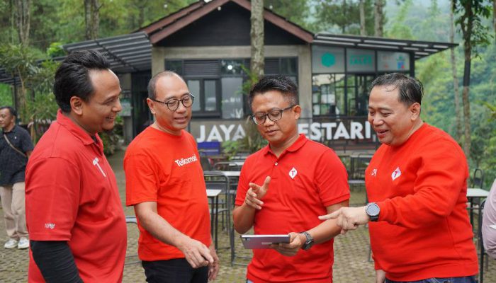 Sambut Nataru 2025/2026, Telkomsel Jatim Siagakan Jaringan 5G dan Layanan di 49 Titik Keramaian