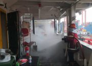 Kapal Peti Kemas Verizon Terbakar di Pelabuhan Tanjung Perak Surabaya