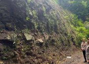 Kapolres Batu Turun Langsung Pantau Dampak Longsor Payung 2