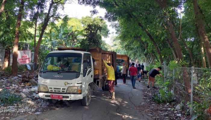 FWPGKA Bersama Warga dan DLH Gresik Gelar Aksi Bersih Sampah di Perumahan GKA