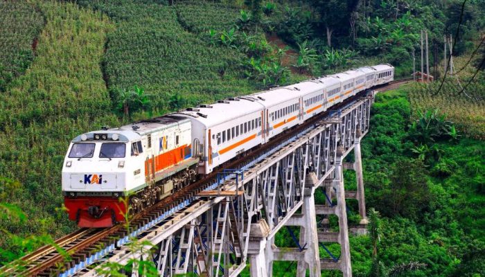 Lonjakan Penumpang Lebaran, Okupansi Kereta Api Capai Lebih dari 100 Persen