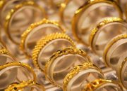 Harga Emas Perhiasan Hari Ini Turun, Simak Rinciannya di Laku Emas dan Raja Emas