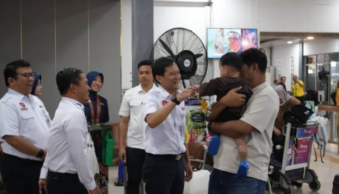 Dirut KAI Tinjau Layanan Jember–Surabaya, Penjualan Tiket Tembus Jutaan