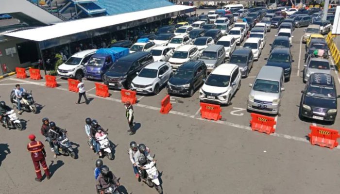 Puncak Arus Balik, Ketapang–Gilimanuk Dipadati Ribuan Kendaraan