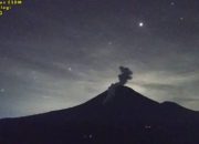 Gunung Semeru Erupsi, Awan Panas Meluncur 2,5 Km ke Arah Tenggara