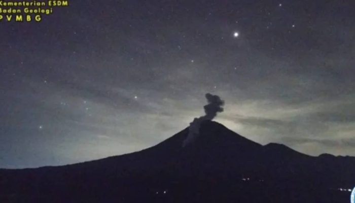 Gunung Semeru Erupsi, Awan Panas Meluncur 2,5 Km ke Arah Tenggara