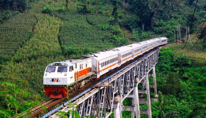 Pertegas Komitmen Energi Hijau, KAI Operasikan Seluruh Lokomotif dengan Biosolar B40