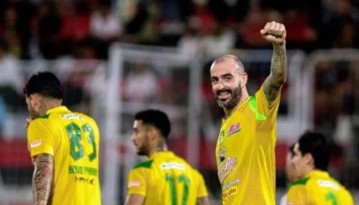 Persebaya Tampil Solid, Tundukkan Malut United 2-0 di Laga Tandang