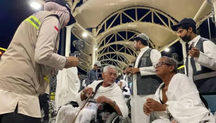 Saat Jemaah Padat, Tarif Kursi Roda di Masjidil Haram Naik Tajam