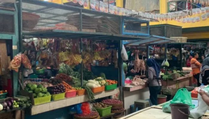 Omzet Anjlok, Pedagang Pasar Soponyono Rungkut Surabaya Keluhkan Sepinya Pembeli