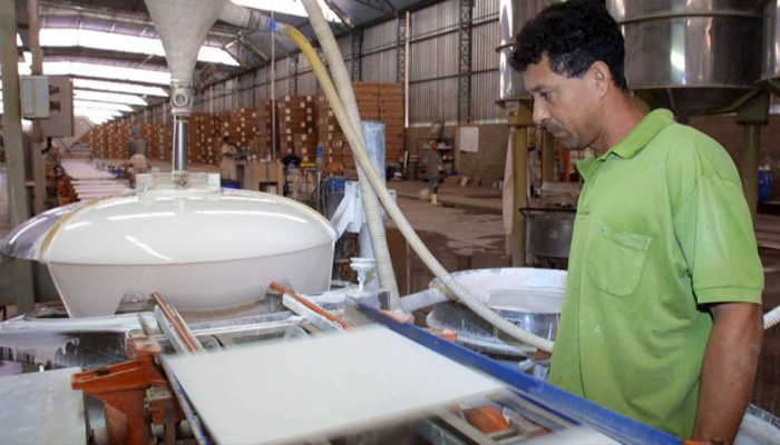 Biaya Gas Industri Keramik Turun hingga 40 Persen Setelah Harga LNG Dipangkas