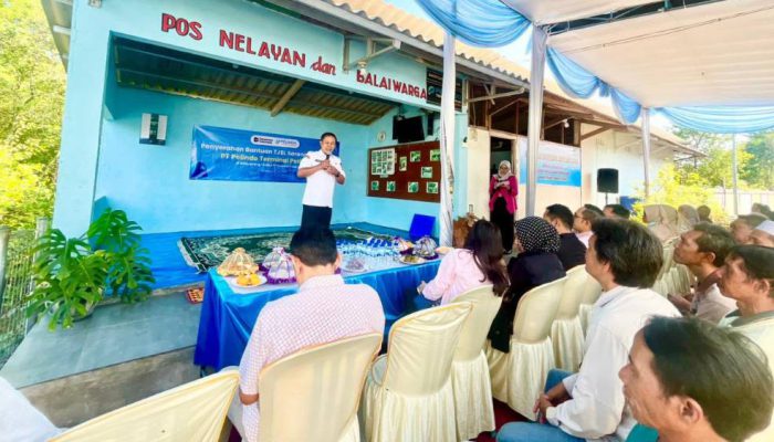 Pelindo Terminal Petikemas Salurkan Bantuan Sarana Publik bagi Warga Ring 1 Terminal Teluk Lamong
