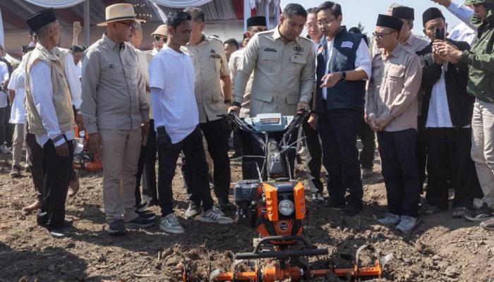 STAPA Center Gandeng HKTI Salurkan Mesin Panen, Tingkatkan Produktivitas dan Kesejahteraan Petani
