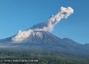 Gunung Semeru Erupsi Disertai Awan Panas, Warga Diminta Jauhi Besuk Kobokan