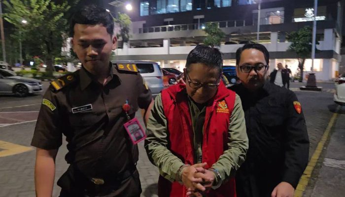 Diduga Korupsi Dana Operasional Rp10,2 Miliar, Dirut Kebun Binatang Surabaya Ditahan Kejati Jatim