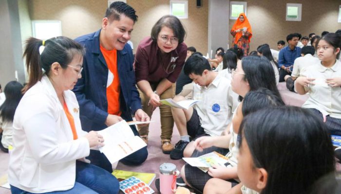 FWD Insurance Ajak Siswa SMP Nation Star Surabaya Belajar Kelola Keuangan Sejak Dini