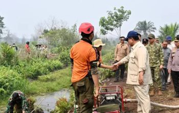 Presiden Prabowo Tinjau Langsung Penanganan Karhutla di Kubu Raya