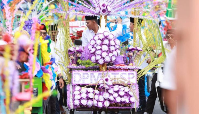 Pawai Endhog-Endhogan Maulid Nabi Banyuwangi, Ribuan Telur Dibagikan pada Warga