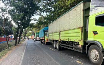 Truk Logistik Menumpuk di Ketapang, Antrean Menuju Bali Capai 4,9 Kilometer