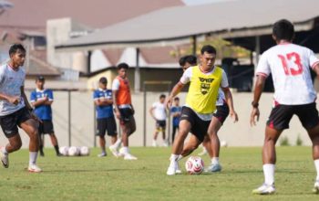 Aji Santoso Tunggu Jadwal I.League Cup Sebelum Tentukan Komposisi De Red FC