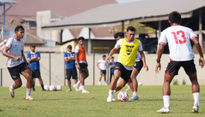 Aji Santoso Tunggu Jadwal I.League Cup Sebelum Tentukan Komposisi De Red FC