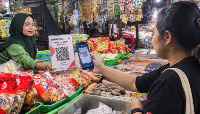 BRI Surabaya Pasang WiFi di Pasar Keputran, Permudah Transaksi QRIS