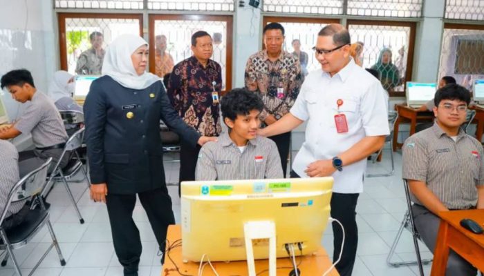 1. Khofifah Motivasi 438 Ribu Murid Jatim Jelang Tes Kemampuan Akademik 2026